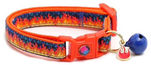 Flammen-Katzenhalsband mit Anhänger und Glöckchen, Sicherheits-Halsband, verstellbar, Größe L oder Kätzchenhalsband (Drache, L (4,5 kg und höher) von Pugs to Persians