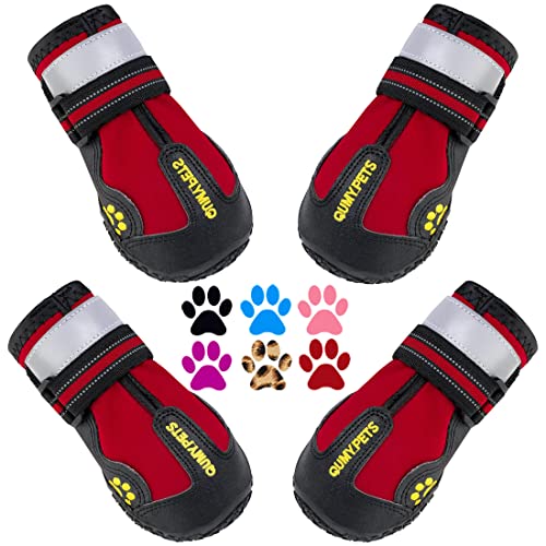 QUMY Hundestiefel wasserdichte Schuhe für Hunde mit reflektierendem Riemen, robuste rutschfeste Sohle, schwarz, 4 Stück (Größe 7: 8,1 x 7,1 cm (L x B), Rot-B) von QUMY