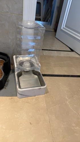Sfozstra Verbesserter Wassernapfspender für Hunde, Edelstahlnapf, Automatischer Schwerkraft-Katzen-Wasserspender, BPA-frei, Wasserspender mit großer Kapazität mit zwei Kappen und Filtern (Hellgrau, von Sfozstra