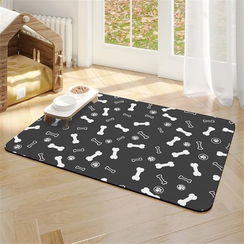 Surwin Napfunterlage für Hund Katzen Haustier Futtermatte, Super Saugfähige Futternapf Unterlage Hundepfotenmuster Schnelltrocknend Rutschfester Waschbar Hundenapf Unterlage (Schwarz,50x70cm) von Surwin