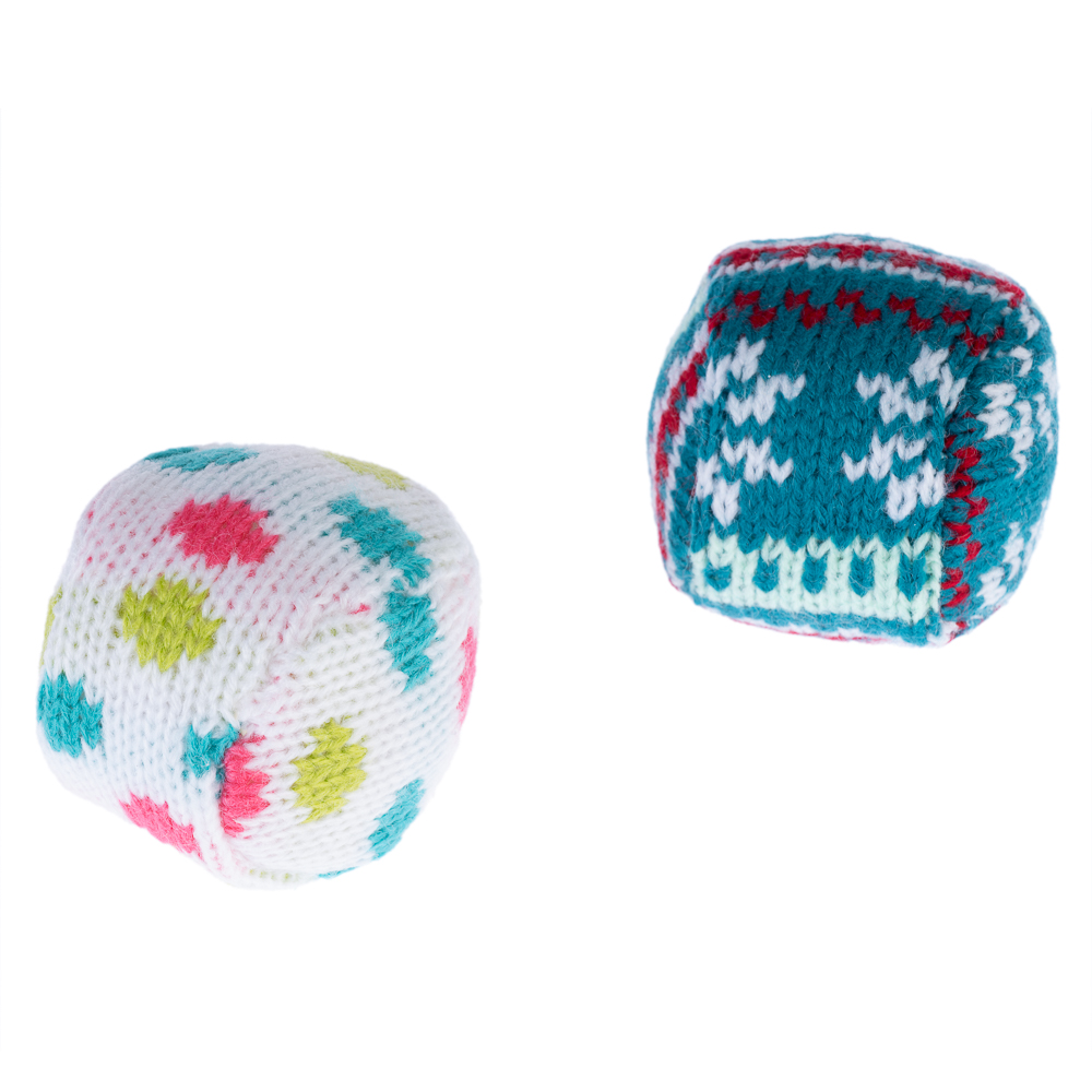 TIAKI Winterliches Strickkugel-Set für Katzen - 2er Set TIAKI Winterliches Strickkugel-Set für Katzen - 2er Set von TIAKI