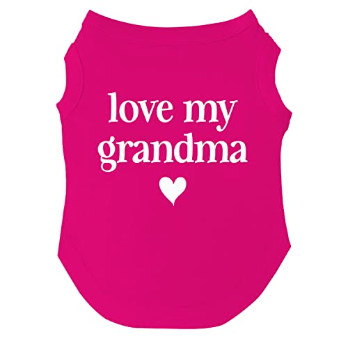 Love My Grandma Muttertags-Hunde-T-Shirt, Größen für Welpen, Spielzeug und große Rassen (Hot Pink, L 399) von Tees & Tails