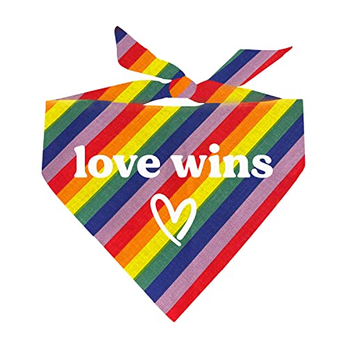 Love Wins Pride LGBTQ Hundehalstuch, dreieckig, Regenbogenfarben von Tees & Tails