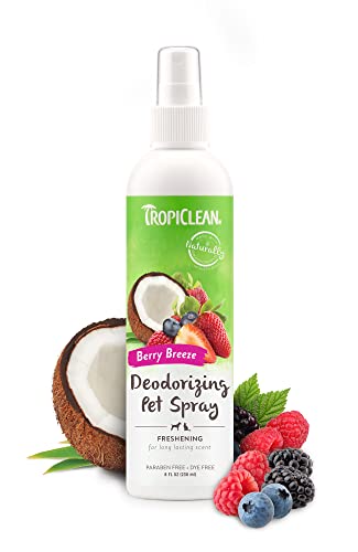 TropiClean Pflegeprodukte - Geruchsentferner & gut riechendes Spray für Hundefell - Zersetzt Gerüche und deodoriert Hunde und Katzen - Parabenfrei - In Hundesalons im Einsatz - Berry Breeze, 236ml von Tropiclean