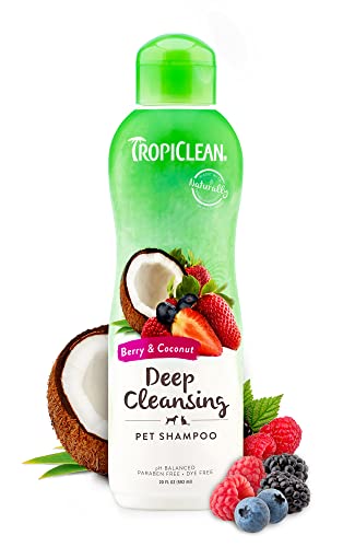 TropiClean Shampoo für Haustiere - Tiefenreinigung - Reinigt, Spendet Feuchtigkeit, Pflegt Haut & Fell I Für Hunde & Katzen I Frei von Paraben, Farbstoffen, Seife - Beere & Kokosnuss, 592 ml von Tropiclean