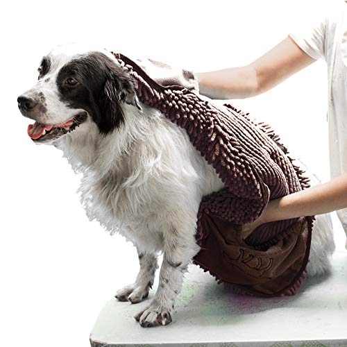 Tuff Pupper Schnelltrocknendes Handtuch für Hunde | Ultra saugfähiges Mikrofaser-Shammy | Extra große Größe 85 x 35 cm für alle Rassen | Bequeme Eingrifftaschen | Verwendung im Innen- und Außenbereich von Tuff Pupper