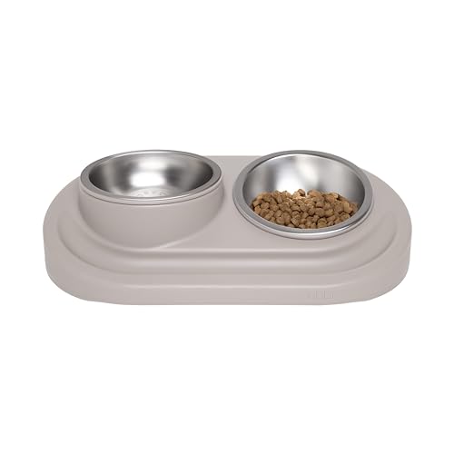 Ubbi Pet Feeding Bowls Set, One Elevated and One Flat Stainless Steel Bowl with Non-Slip Mat, Pet Feeder Bowls for Dogs or Cats, Ergonomic Design, Taupe von Ubbi