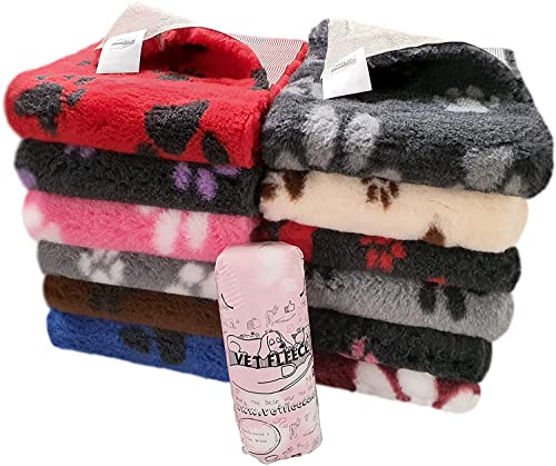 Vet Fleece Wurfunterlage für Hunde/Katzen, mit Pfoten-Muster, zum Aufrollen, aus Fleece, rutschfeste Unterseite Vet Fleece Wurfunterlage für Hunde/Katzen, mit Pfoten-Muster, zum Aufrollen, aus Fleece, rutschfeste Unterseite von Vet Fleece