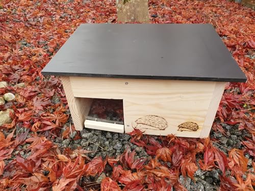 Igelhaus Neu Lasiert (IG10) Igelhäuser Igelfutterhaus Igelhütte - Igelhaus mit Rattenklappe - mit Abnehmbarer Dachöffnung zur leichteren Reinigung von Woid Herz