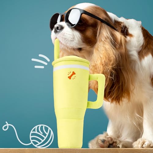 ZooZoo Tumbler Cup Quietschendes Interaktives Hunde-Kauspielzeug, langlebiges Haustier-Spielzeug mit einzigartigem Becher- und Griff-Design, kaufestes Material mit stimulierendem Klang, lang von ZooZoo