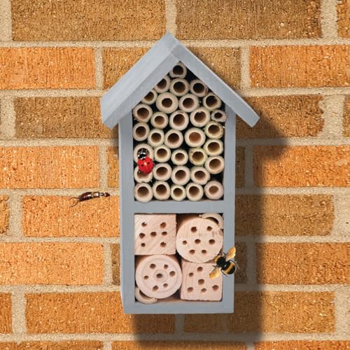 Garden Mile Umweltfreundliches Insektenhotel aus Holz, freistehend, natürliches Holz, auffällig – Hängehütte für den Außenbereich, Bienenhaus für Bienen, Schmetterlinge, Marienkäfer und Käfer von garden mile