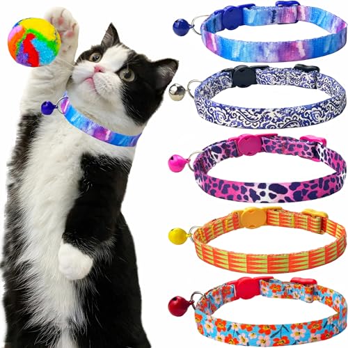 TEEMERRYCA Katzenhalsbänder mit Glöckchen, niedlich, bequem, mit Glöckchen, inklusive einem Katzenspielzeug, Plüschball als Geschenk, leicht, lebendige Muster, bedrucktes Nylon-Kätzchenhalsband mit von teemerryca